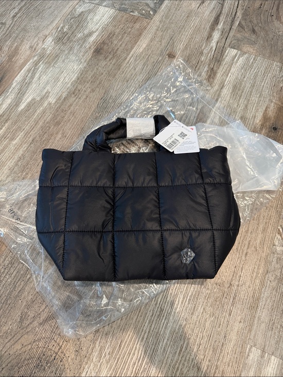 lululemon athletica Handbags - NEW with tags! Lululemon Quilted Grid Crossbody Bag 5L Black